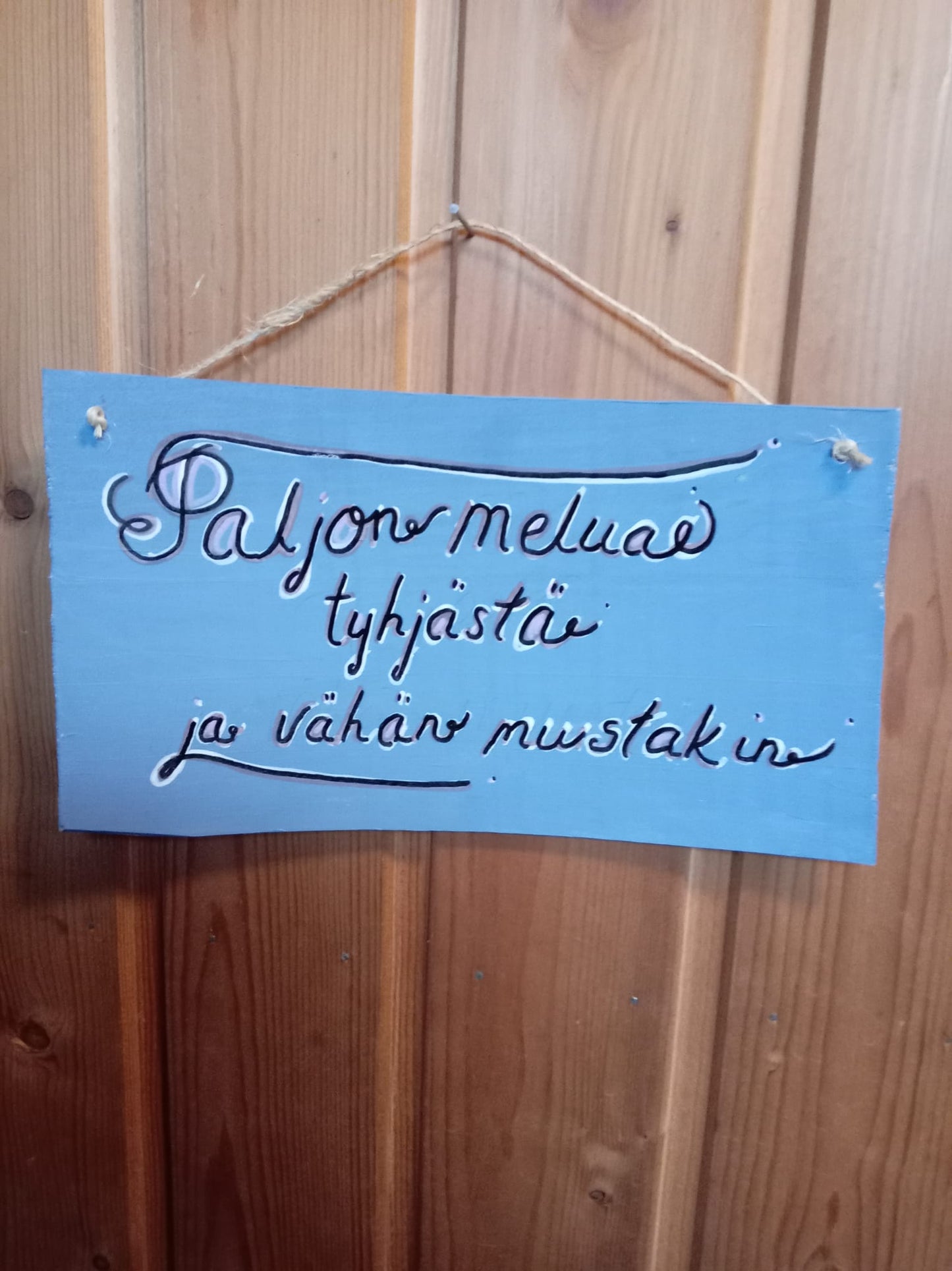 Paljon melua tyhjästä-ja vähän muustakin- Humoristinen pärekyltti