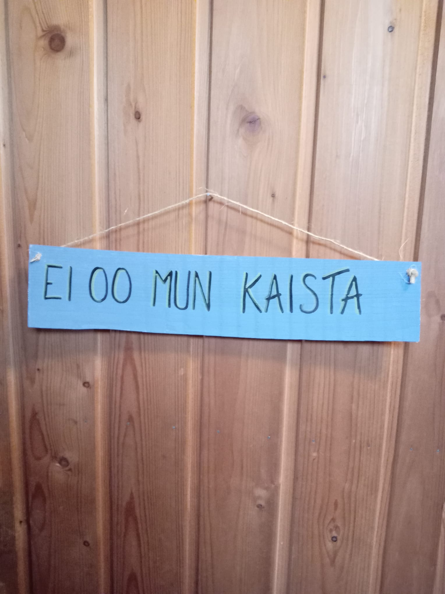 Ei oo mun kaista- päreeseen käsin kirjoitettu teksti