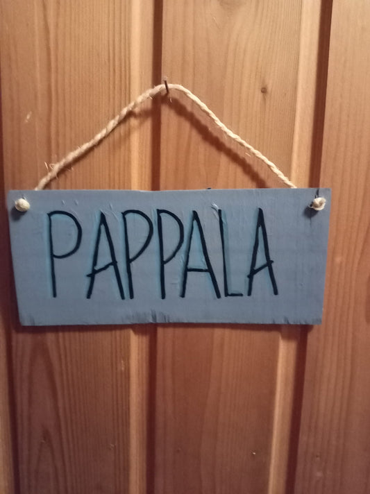 Käsin maalattu akryyliväreillä