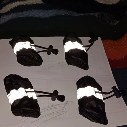 Kuva 6: Dog paw protection boots - comfortable breathable material
