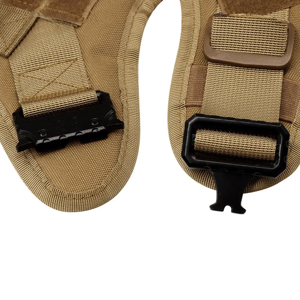 Metal quick-release buckle close-up – strong tactical dog vest